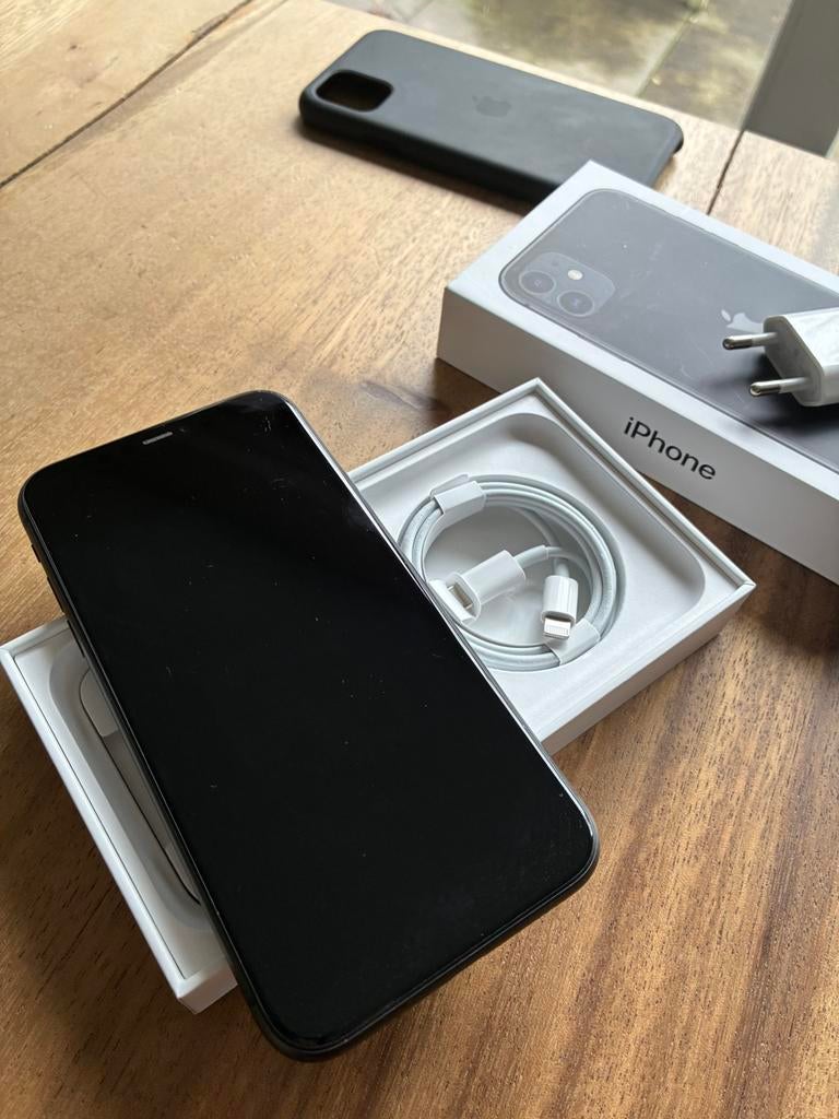 iPhone 11 64 GB black compleet en in goede staat., Telecommunicatie, Mobiele telefoons | Apple iPhone, Gebruikt, Zwart, 77 %, 64 GB