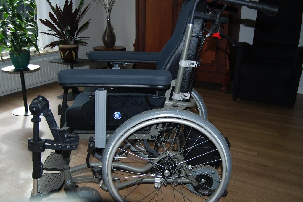 Rolstoel met (elektr.) duwondersteuning, Ophalen, Zo goed als nieuw, Duwrolstoel