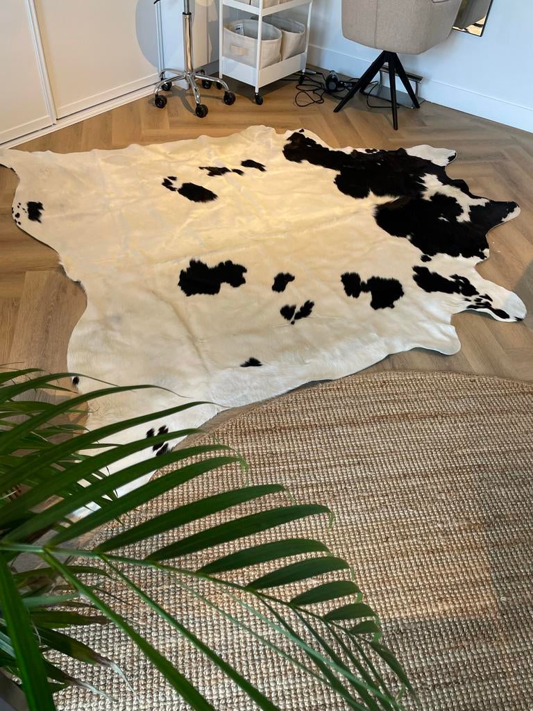 Wit met zwarte koeienhuid, Wit, 150 tot 200 cm, Rond, Ophalen of Verzenden