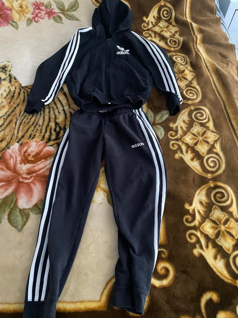 Adidas trainingspak zwart 7/8 jaar, Ophalen, Zo goed als nieuw, Zwart, Overige typen