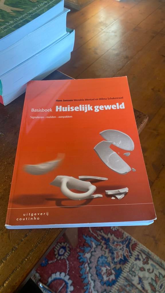 Wendela Wentzel - Basisboek huiselijk geweld, Boeken, Zo goed als nieuw, Nederland, Wendela Wentzel; Wilma Schakenraad; Hans Janssen