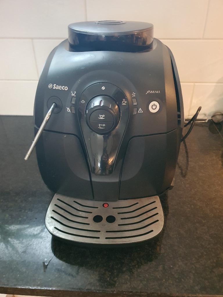 Saeco Xsmall koffie machine , voor knutselaar, Witgoed en Apparatuur, Koffiezetapparaten, Ophalen, Niet werkend, Koffiemachine