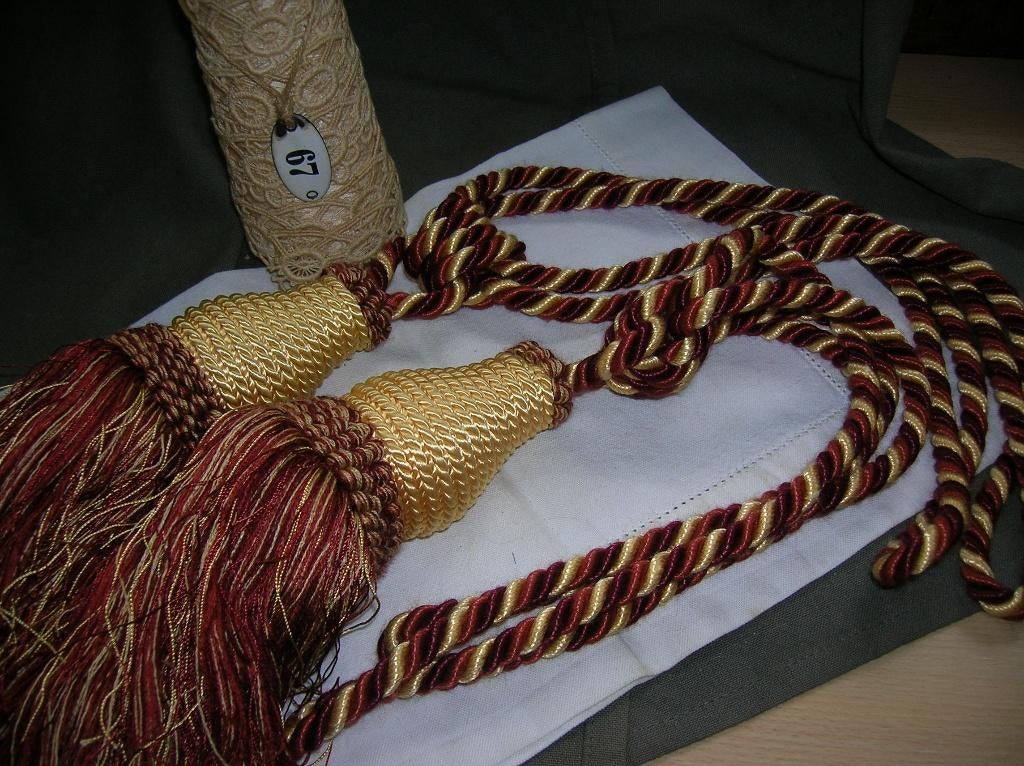 2 oudere embrasses rood/bruin ecru - embrasse, Ophalen of Verzenden