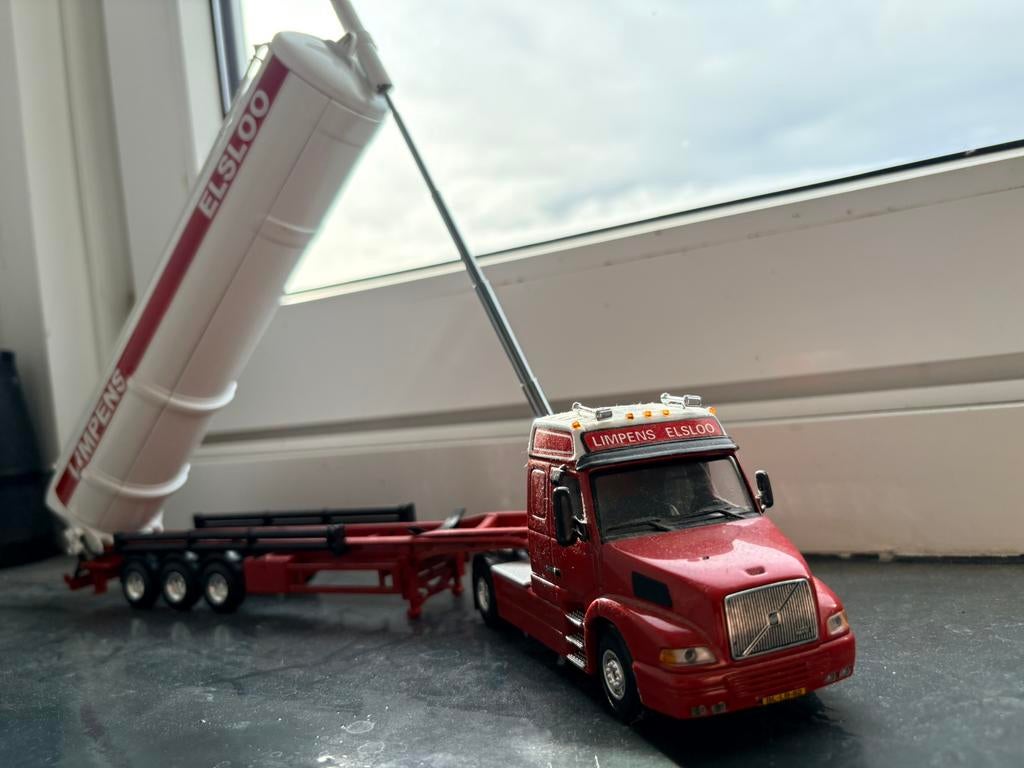 Limpens Volvo, Hobby en Vrije tijd, Modelauto's | 1:50, Ophalen of Verzenden, Zo goed als nieuw, Bus of Vrachtwagen, Lion Toys