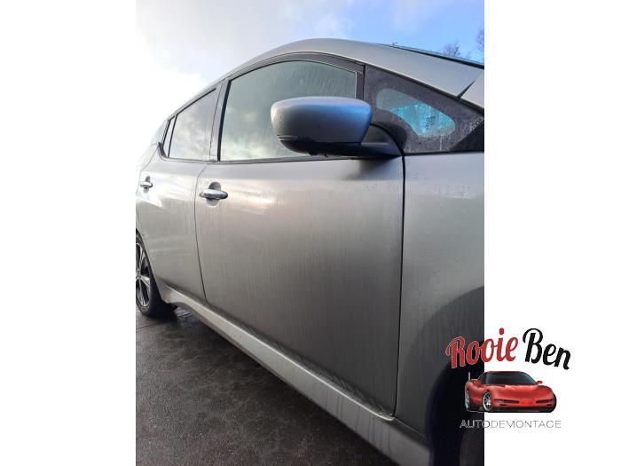 Portier 4Deurs rechts-voor van een Nissan Leaf (KYO)
