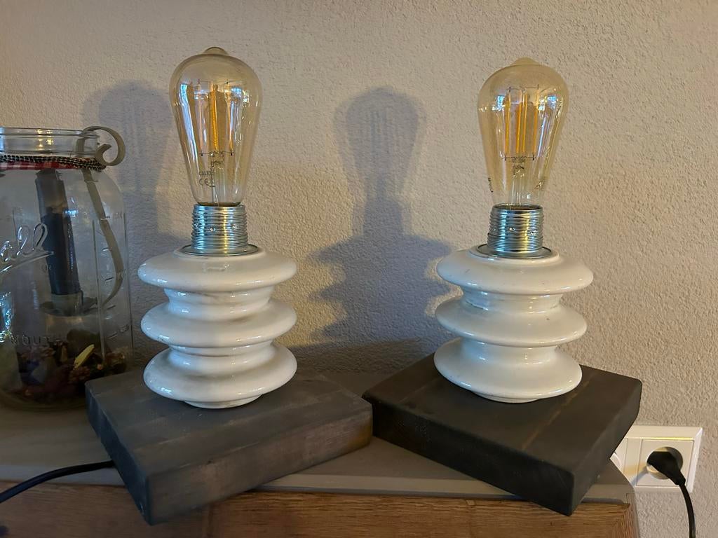 Twee unieke lampen van condensatoren en hout, Ophalen of Verzenden, Gebruikt, Overige materialen, Minder dan 100 cm