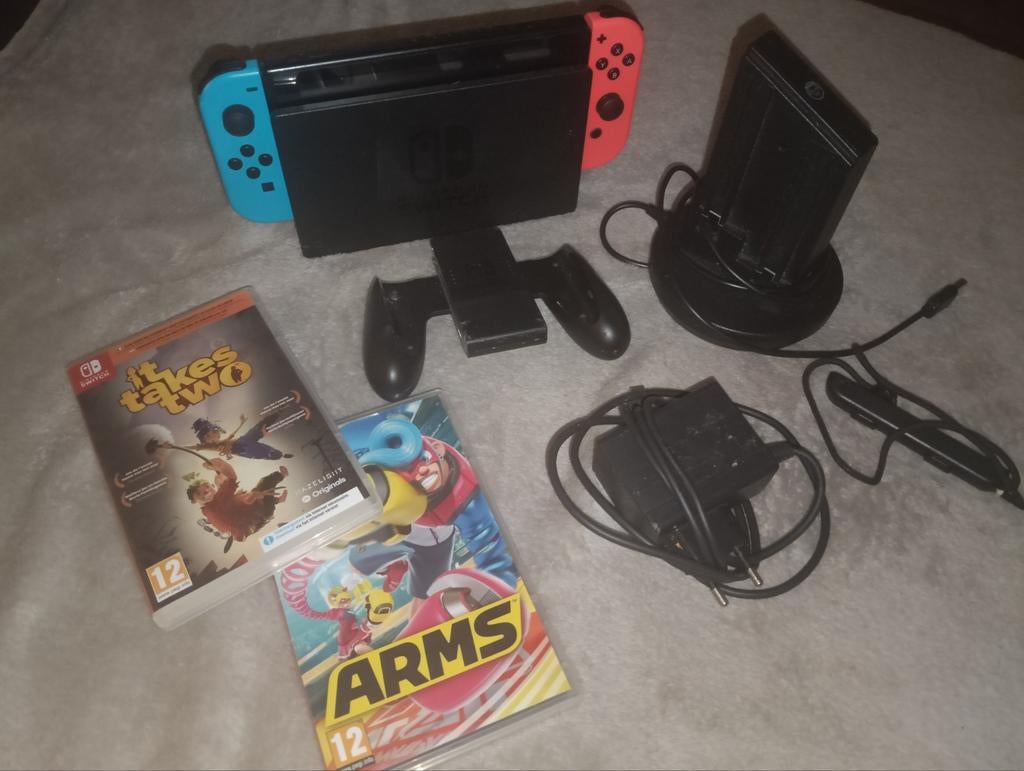 Nintendo Switch met 4 games, Spelcomputers en Games, Games | Nintendo Switch, Gebruikt, Avontuur en Actie, 3 spelers of meer, Vanaf 12 jaar