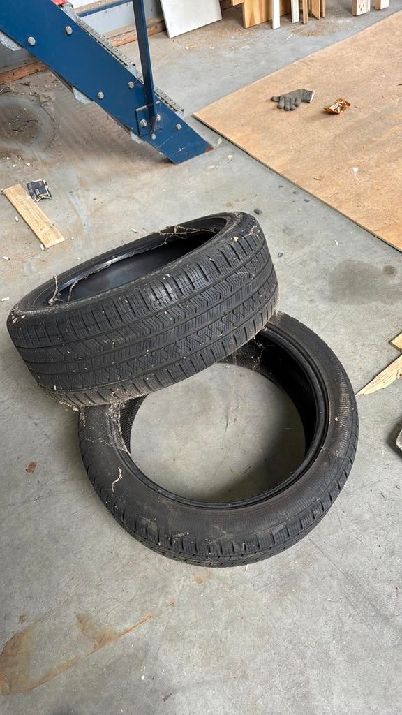2 stuks winterbanden vredestein quatrac 5, Auto-onderdelen, Banden en Velgen, Gebruikt, Winterbanden, 235 mm, Band(en)