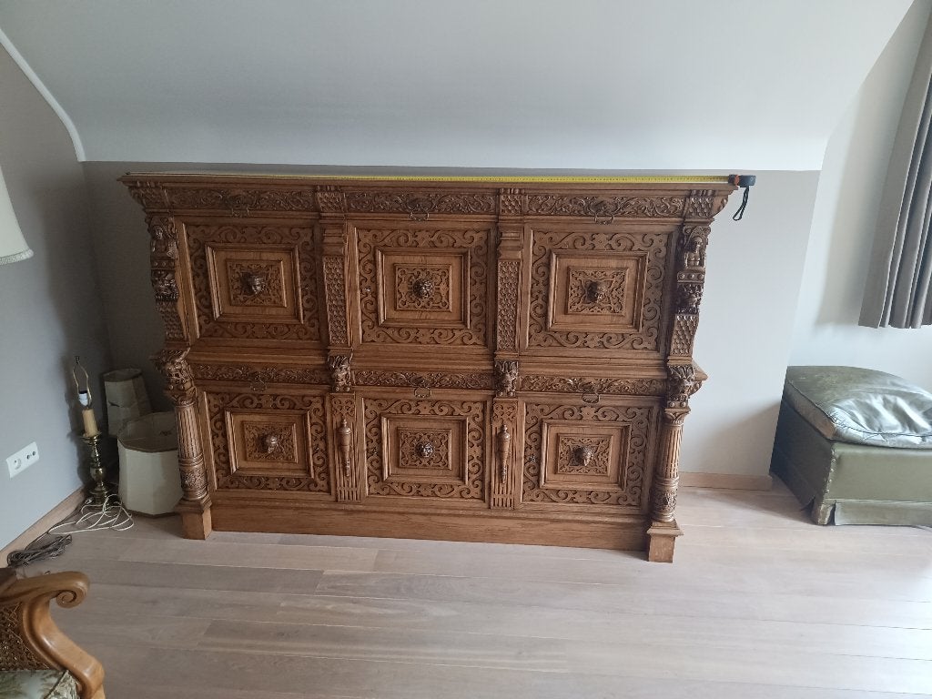 Mechelse eiken kast met leeuwenkoppen, Stevens jaren '60, Ophalen