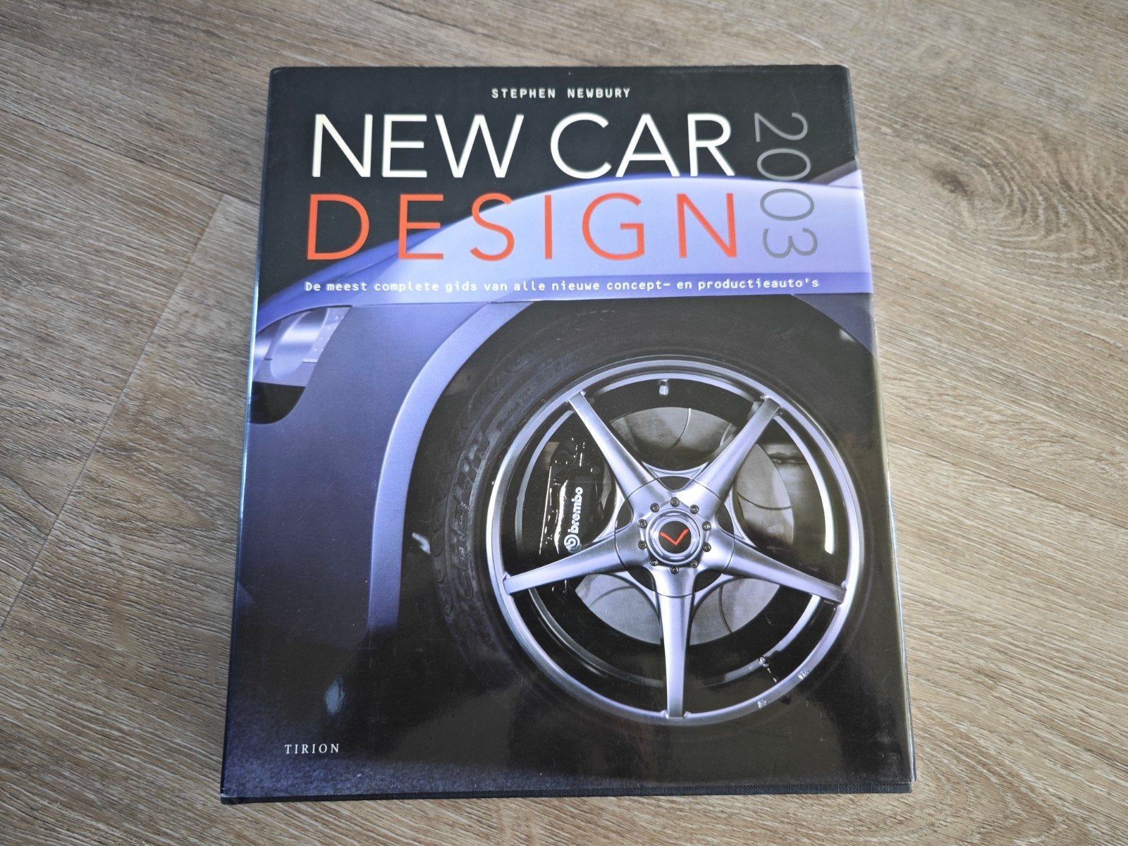 New Car Design 2003 Stephen Newbury hardcover, Boeken, Auto's | Boeken, Ophalen of Verzenden, Gelezen, Volvo, Stephen Newbury