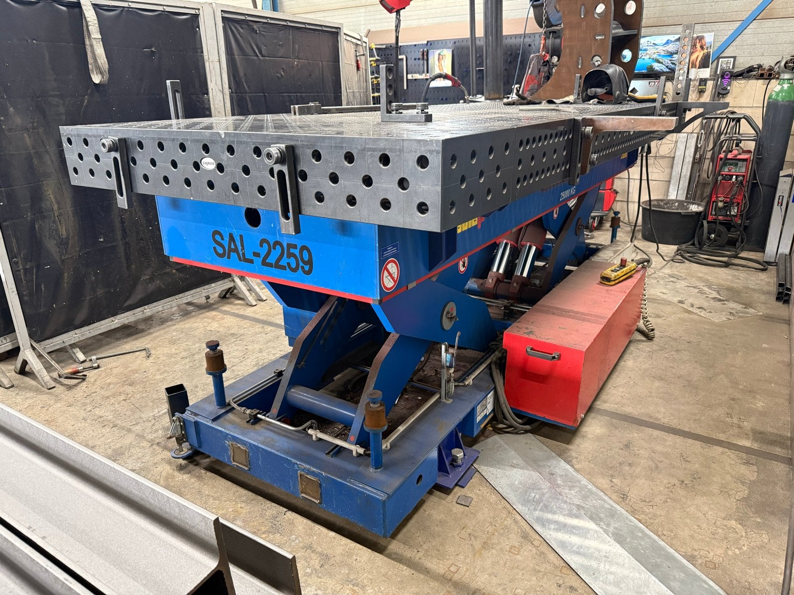 schaarlift 25000 KG (zonder Siegmund), Ophalen