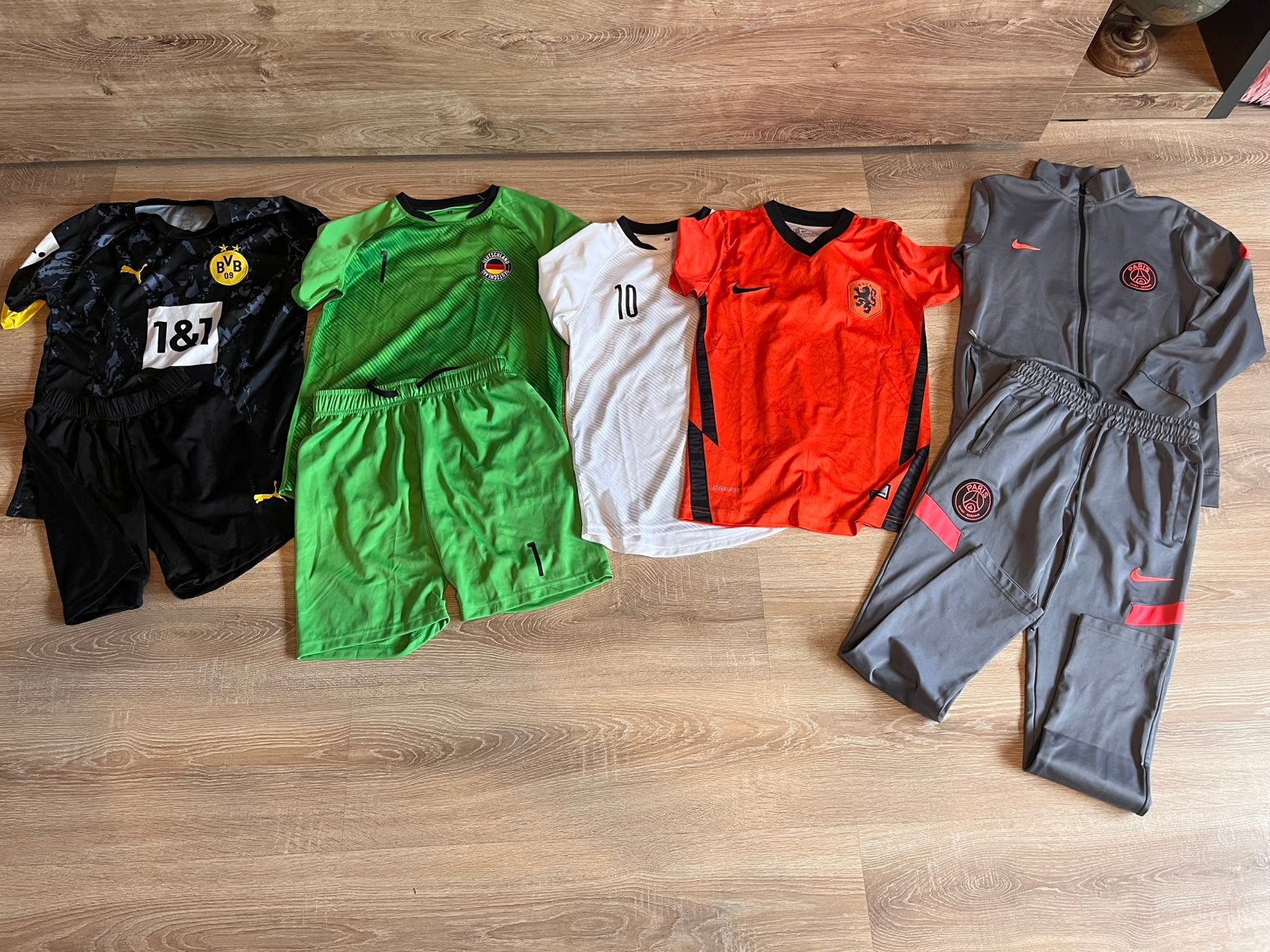 Sport kleding, Ophalen of Verzenden, Zo goed als nieuw, Maat 140
