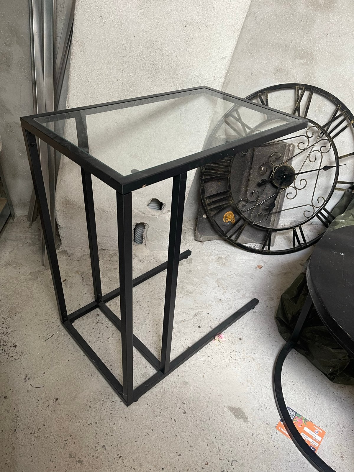 IKEA bijzettafel met glazen blad - Zwart metaal, Minder dan 55 cm, Gebruikt, Ophalen of Verzenden, Glas