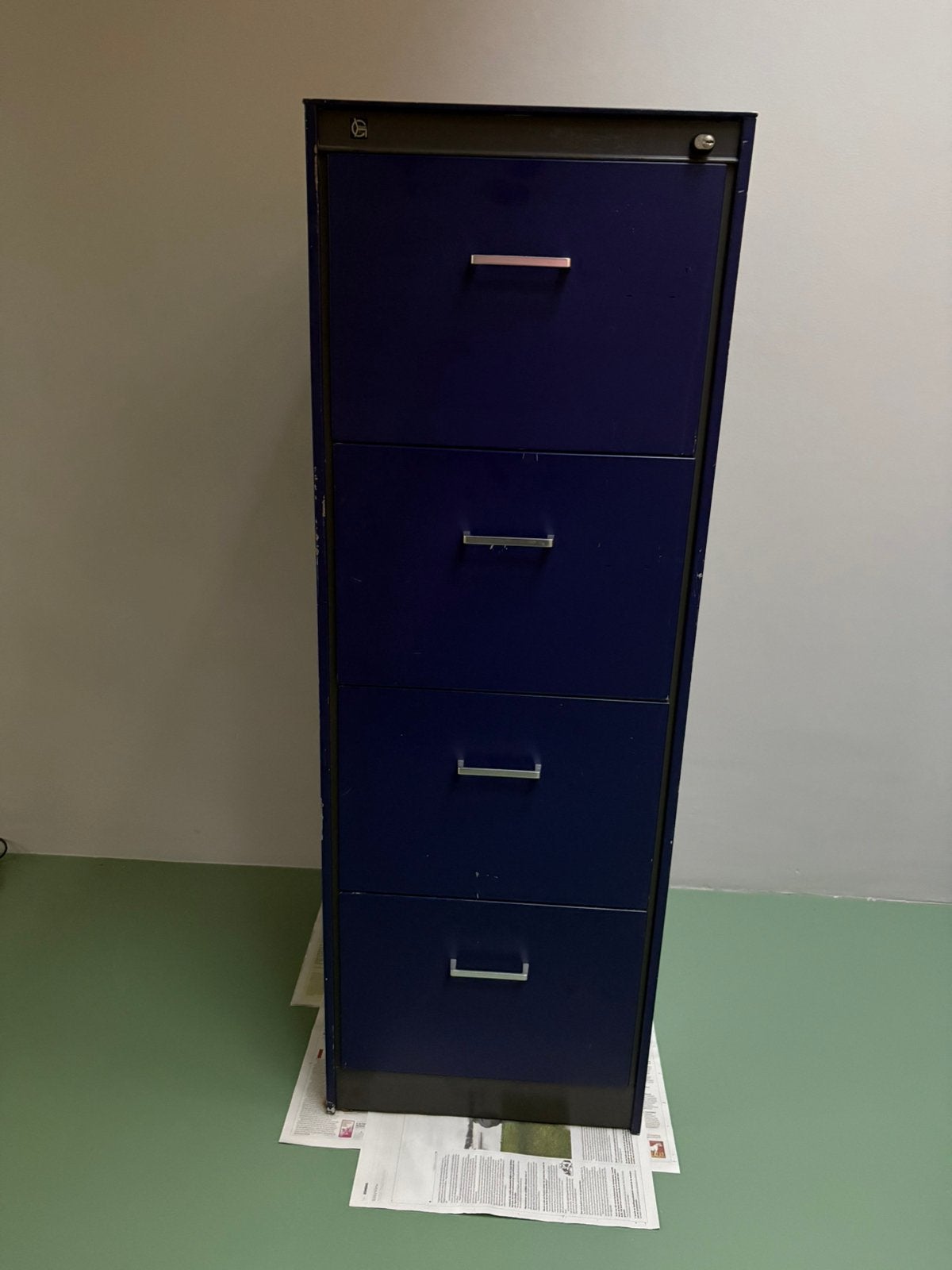 GRATIS OPHALEN: metalen dossierkast/opbergkast blauw, Huis en Inrichting, Kasten | Roldeurkasten en Archiefkasten, Ophalen, Minder dan 50 cm
