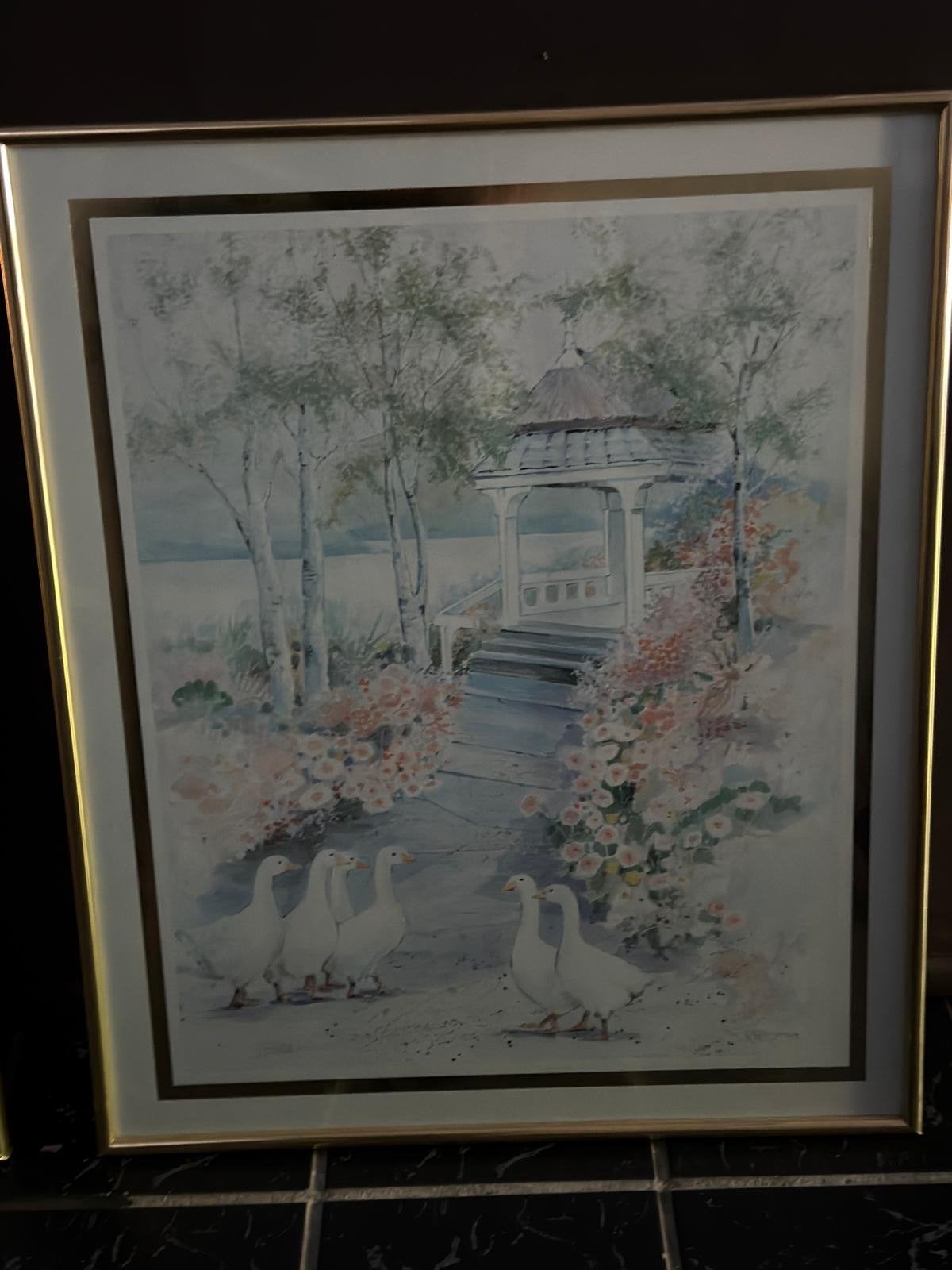 Schilderij met ganzen in een tuin met prieel, Realistisch, Dieren, Ophalen of Verzenden, Print