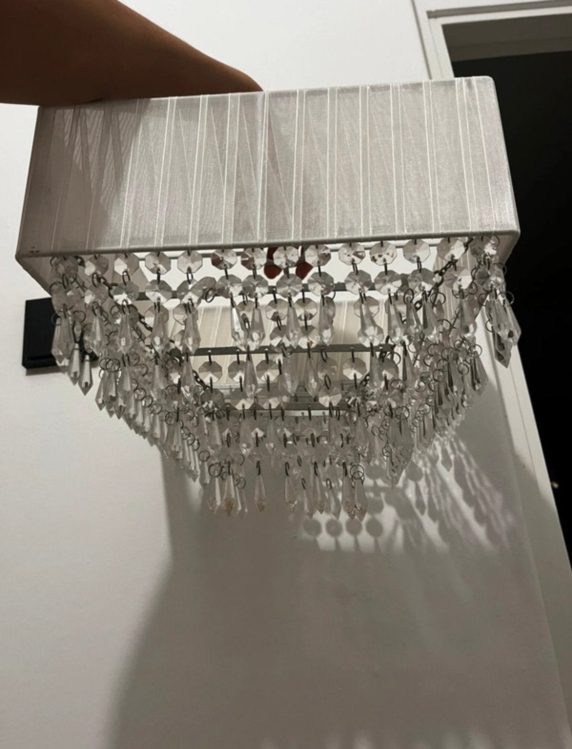 Elegante wandlamp met kristallen hangers, Huis en Inrichting, Textiel, Overige fittingen, Ophalen of Verzenden, Zo goed als nieuw