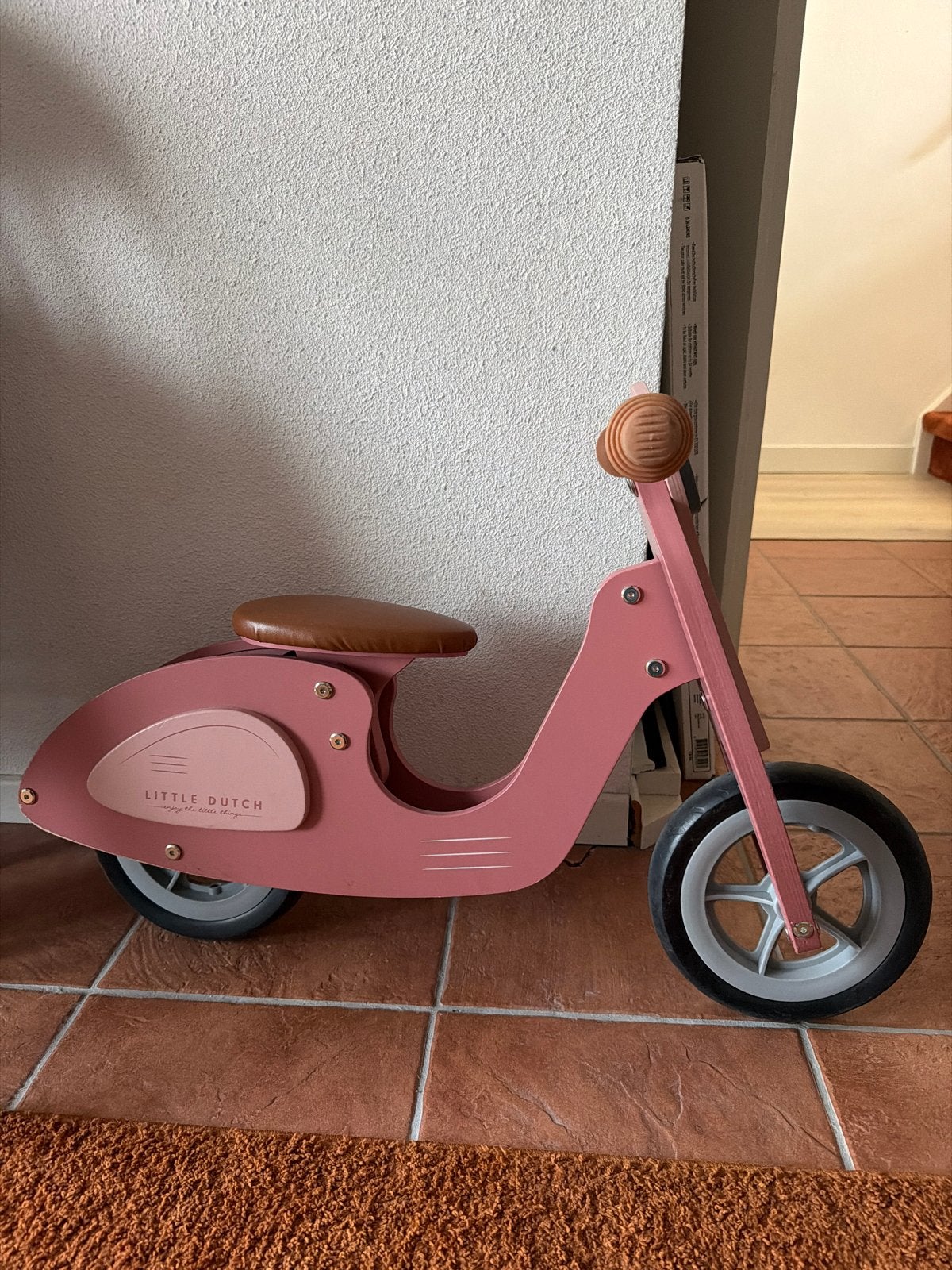 Little Dutch Houten Loopfiets Scooter Roze, Kinderen en Baby's, Speelgoed | Buiten | Voertuigen en Loopfietsen, Zo goed als nieuw