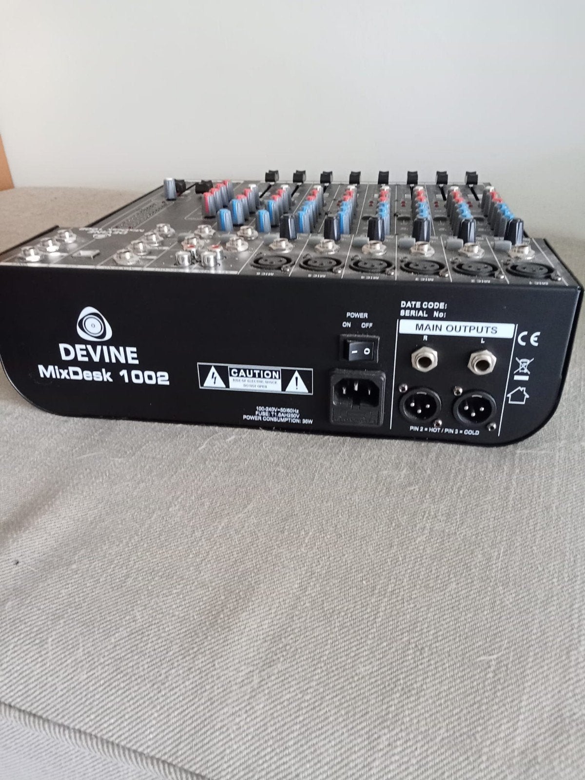 Devine MixDesk 1002 mengpaneel met Innox flightcase, Ophalen