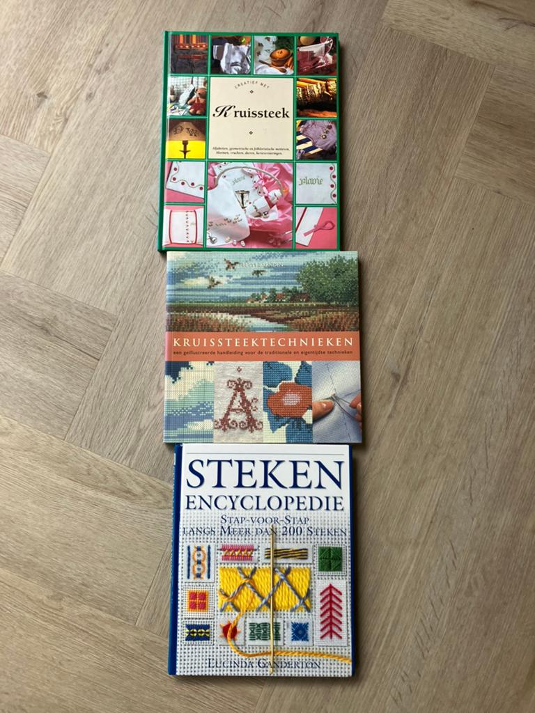 3 mooie en nette handwerkboeken over borduren en steken, Ophalen of Verzenden, Zo goed als nieuw, Handborduren, Overige typen