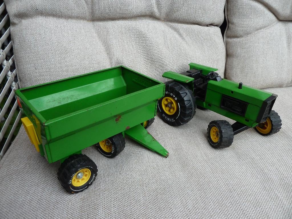 TONKA:  TRACTOR met AANHANGER   49 cm.  lang, Ophalen of Verzenden, Gebruikt, Tractor of Landbouw