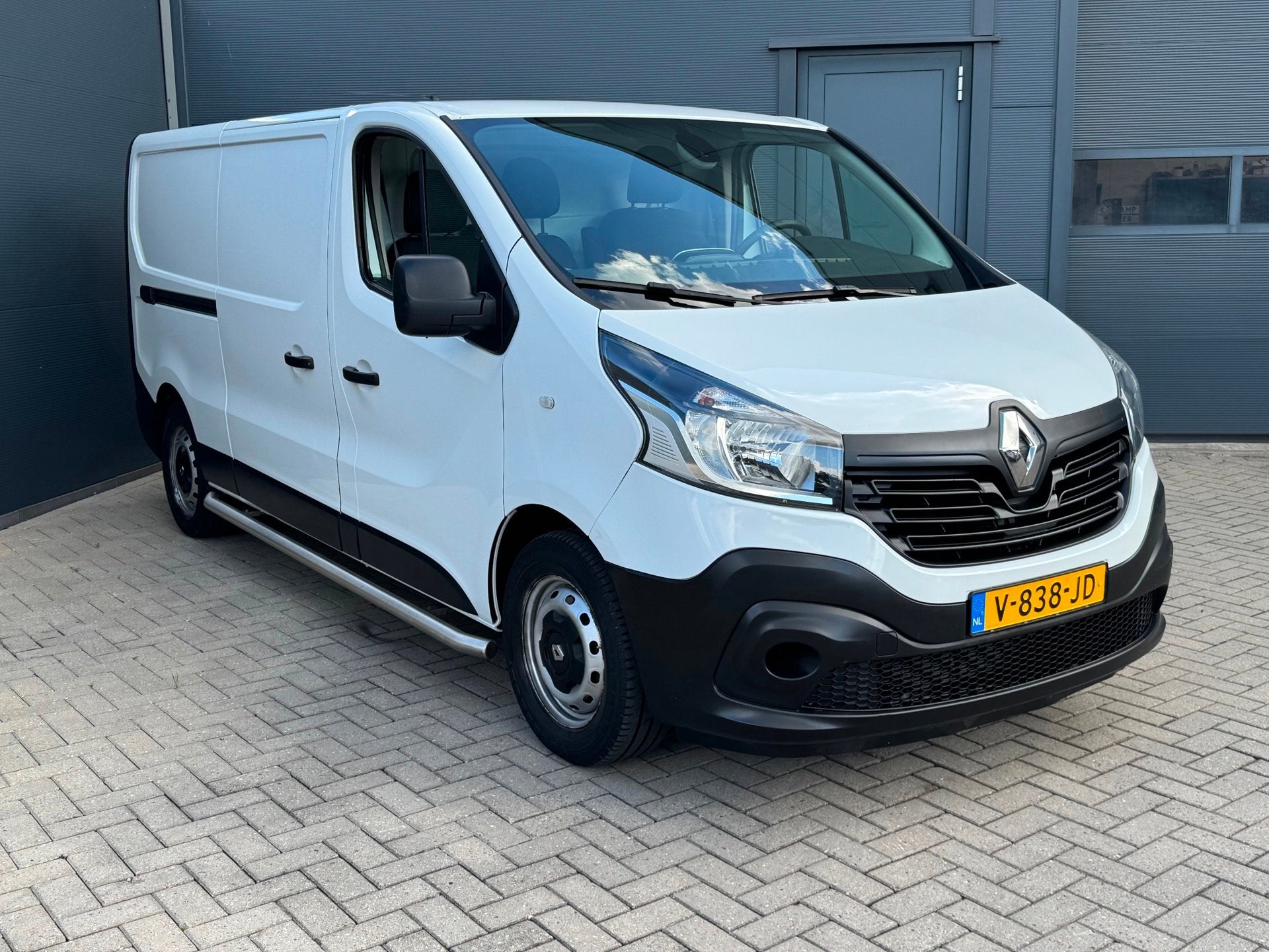 Renault Trafic 1.6 dCi T29 L2H1/ Navi / Camera / Trekhaak, Auto's, Bestelauto's, Voorwielaandrijving, Gebruikt, Euro 6, Renault