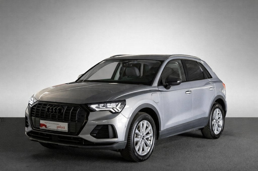 Audi Q3 45 Tfsi e 245pk Phev S Tronic 2022 Grijs, Auto's, Dealer onderhouden, 1715 kg, Leder en Stof, Plug-in hybride