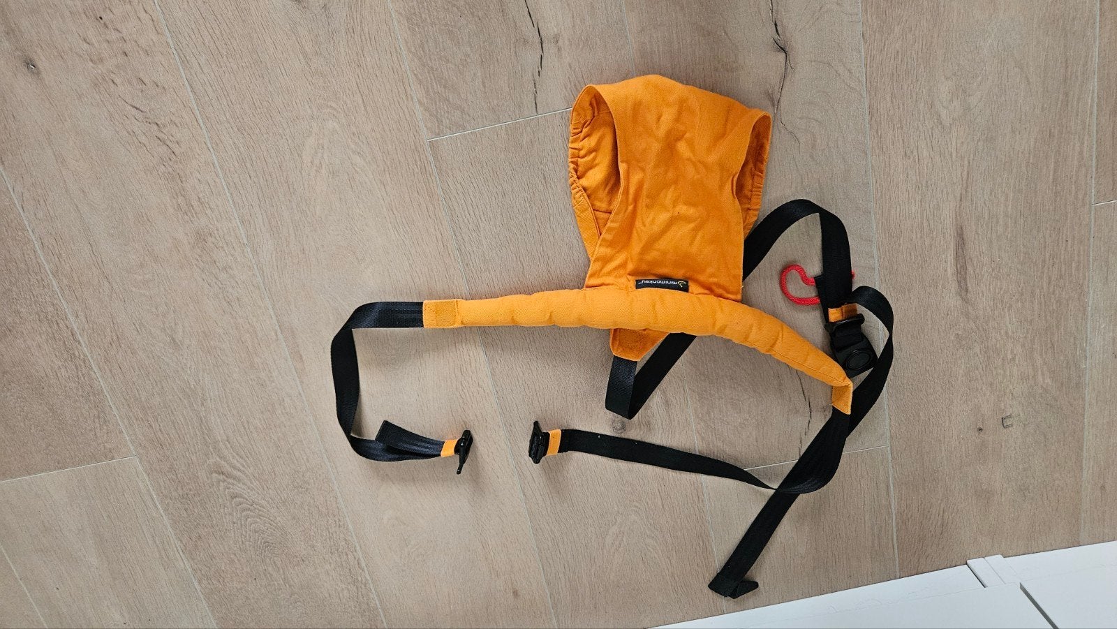 Minimonkey mini chair - Oranje, Kinderen en Baby's, Babydragers en Draagdoeken, Overige merken, Ophalen of Verzenden, Zo goed als nieuw