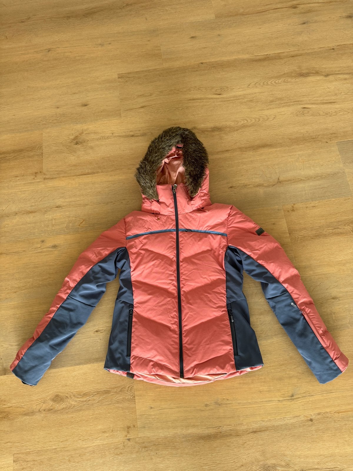 Roxy ski-jas met capuchon en bontkraag, Ophalen of Verzenden, Zo goed als nieuw, Maat 38/40 (M), Jack