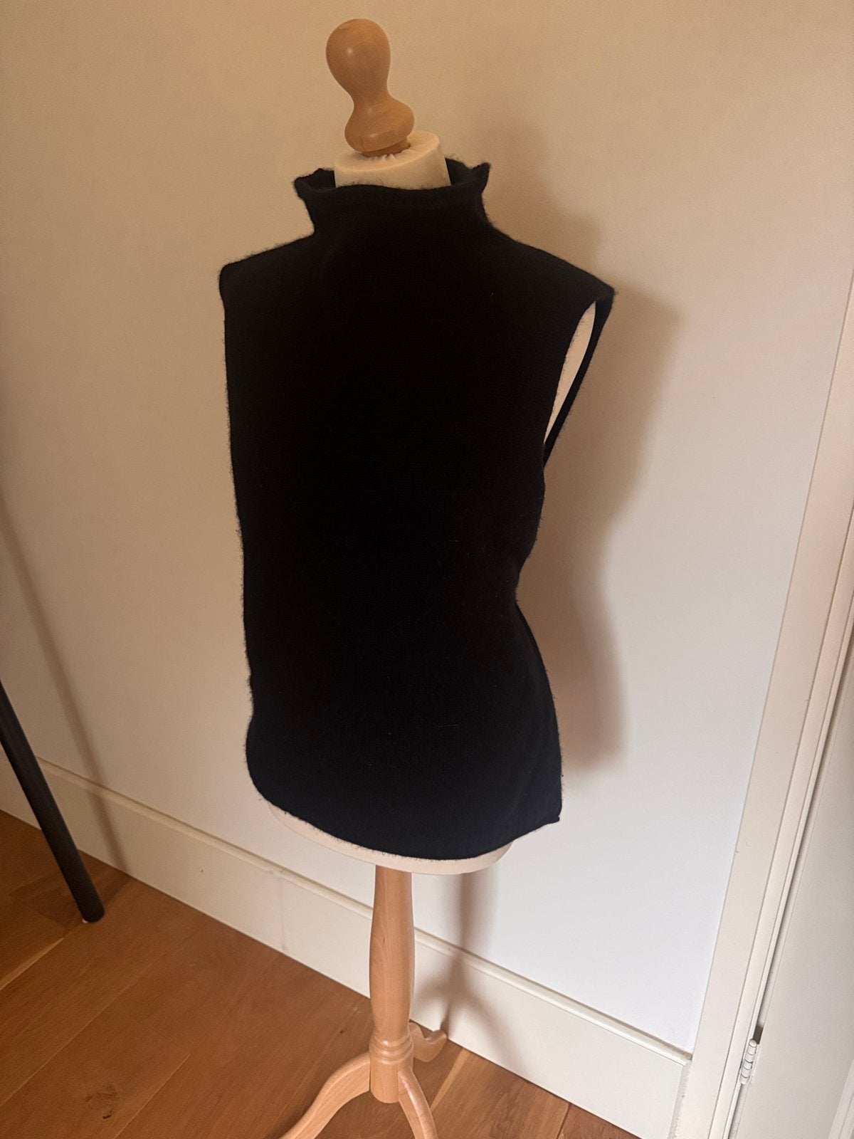 Lisa Yang mouwloze cashmere trui, zwart, maat 2, Verzenden, Zo goed als nieuw, Maat 38/40 (M), Zwart