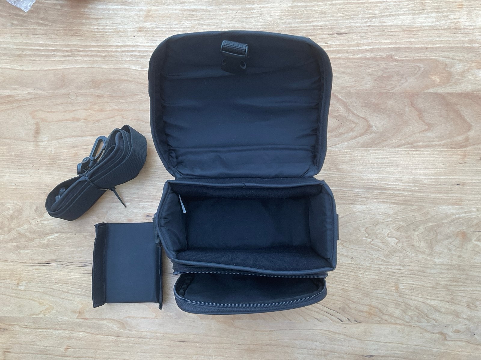 Canon cameratas - Grijs/Zwart - Zo goed als nieuw, Audio, Tv en Foto, Canon, Gevoerd, Ophalen of Verzenden, Zo goed als nieuw