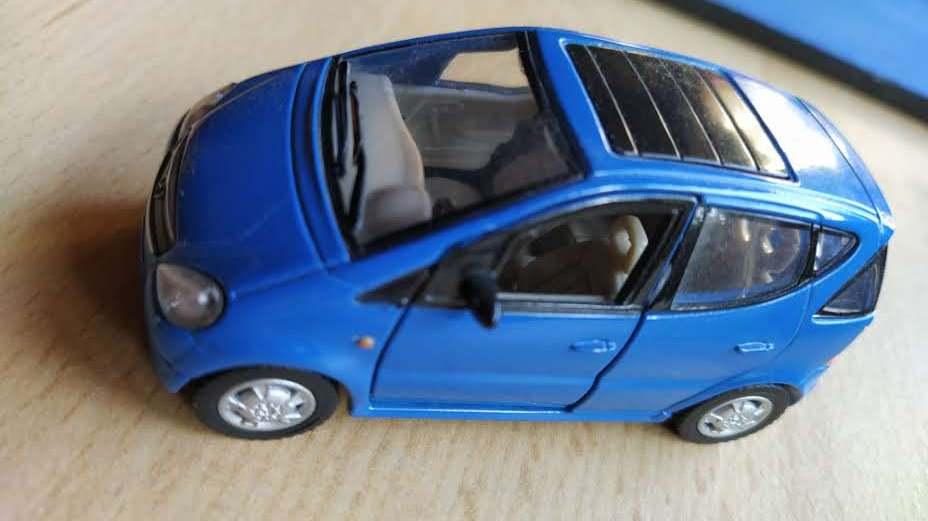 MERCEDES BABY BENZ, 1:43, MINT !! NU E 7,50!, Ophalen of Verzenden, Zo goed als nieuw, Auto, Overige merken