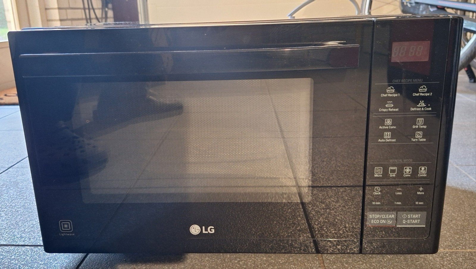 LG Combimagnetron MJ3294BAB - Zo goed als nieuw, Witgoed en Apparatuur, Ophalen, Combimagnetron, Zo goed als nieuw, Draaiplateau