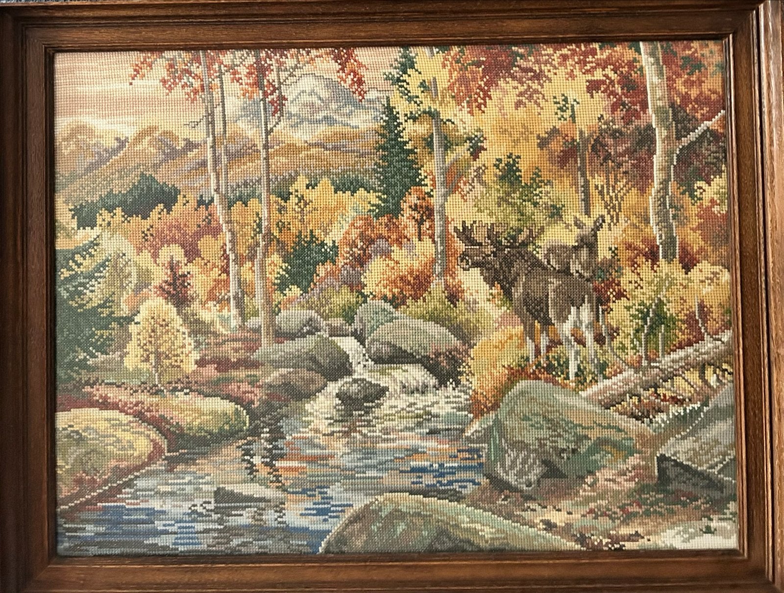 Geborduurd Zweeds herfstlandschap met elanden, ingelijst, 50 – 75, Gebruikt, Ophalen of Verzenden, Schilderij