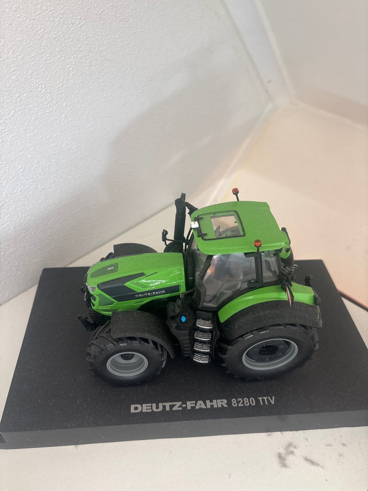 Deutz-Fahr 8280 TTV model tractor - Zo goed als nieuw, Overige merken, 1:32 tot 1:50, Overige typen, Nieuw