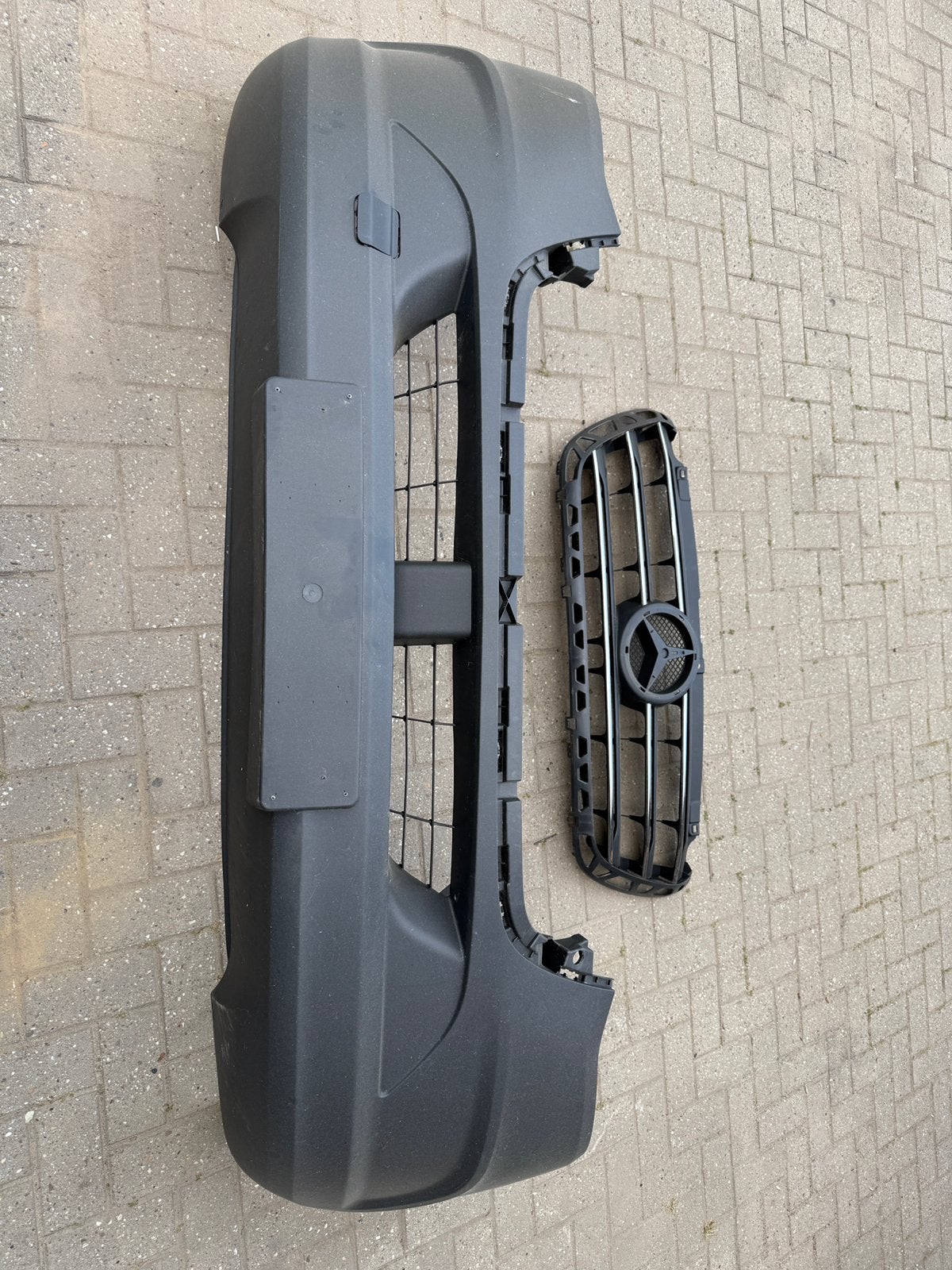 Voorbumper,grill mercedes sprinter 907, Auto-onderdelen, Carrosserie en Plaatwerk, Ophalen of Verzenden, Voor, Bumper