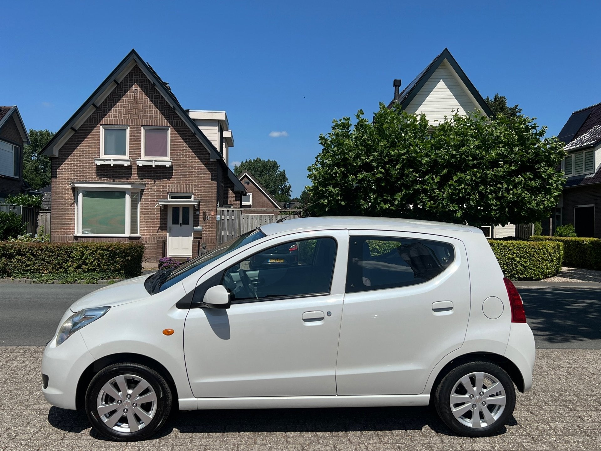 Suzuki Alto 1.0 Exclusive NL-AUTO-NAP., Auto's, Suzuki, Voorwielaandrijving, Euro 5, Stof, Gebruikt