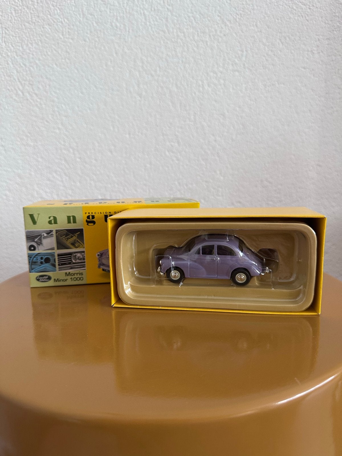 Vanguards Morris Minor 1000 - Paars schaalmodel, Ophalen of Verzenden, Nieuw, Auto, Vanguards