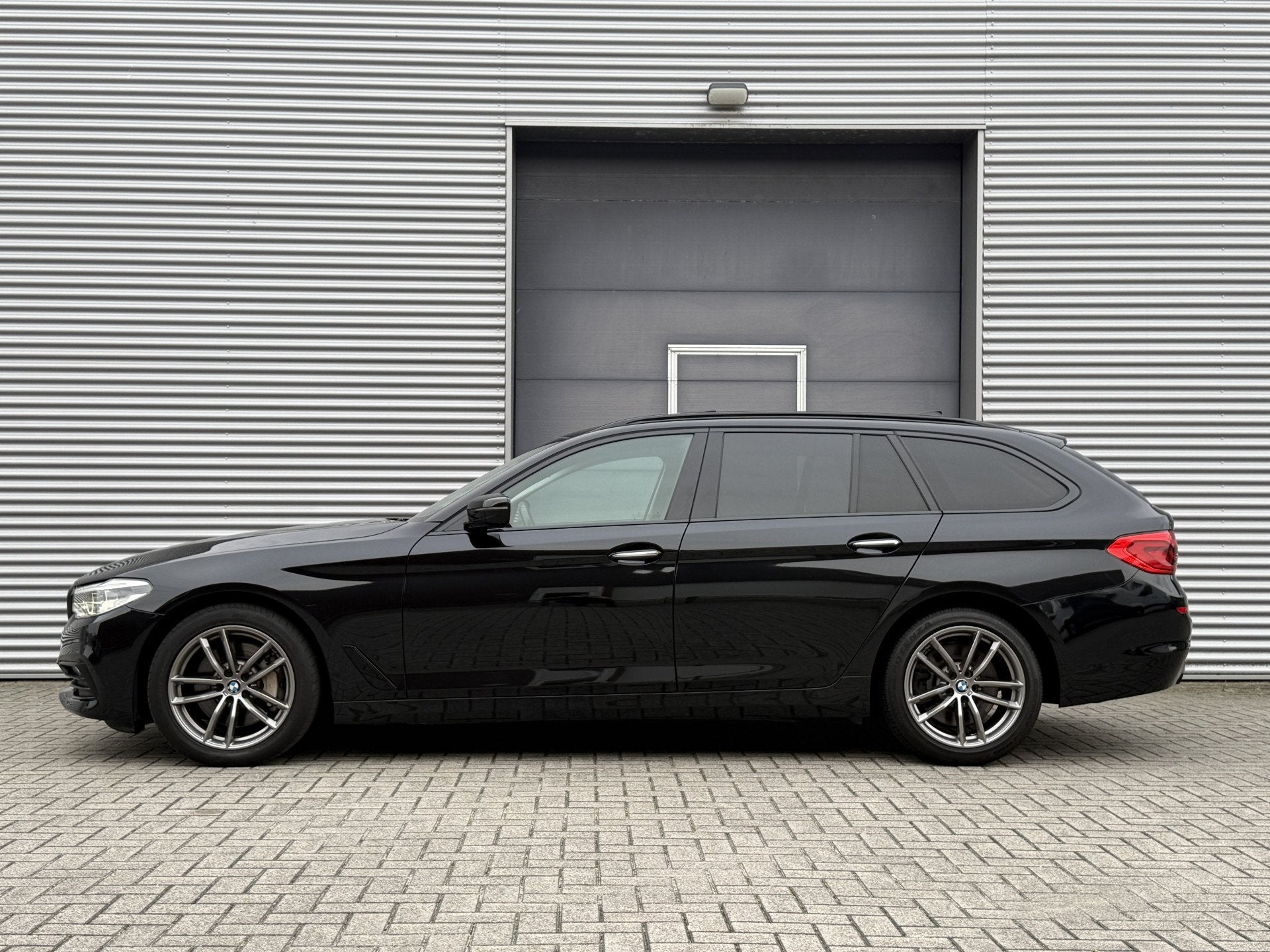 BMW 5 Serie Touring 530d Executive I Aut. I Sport-Line I Pan, Automaat, Achterwielaandrijving, Gebruikt, 2000 kg