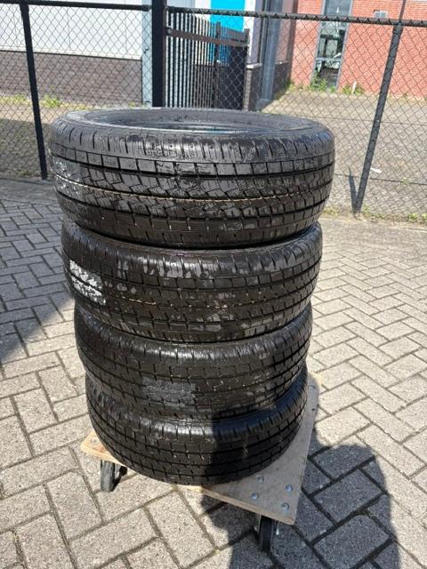 ongebruikte Bridgestone Duvaris R410 banden 215/65R15C, Auto-onderdelen, Banden en Velgen, 15 inch, Ophalen of Verzenden, Band(en)