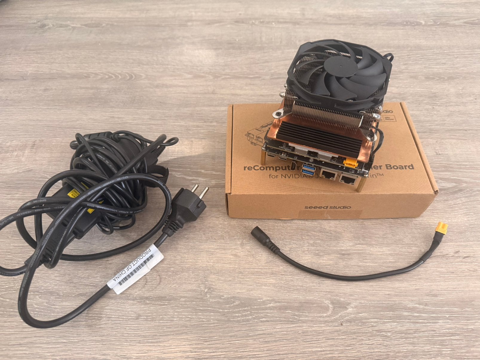 NVIDIA Jetson AGX Orin 32GB + Seeed j501 mini carrier board, Ophalen of Verzenden, Zo goed als nieuw