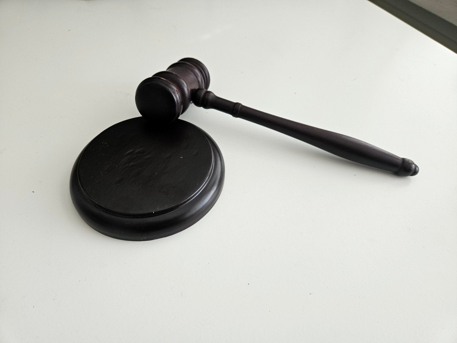 Houten veilinghamer, Ophalen