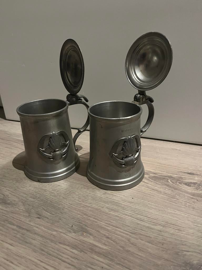 Set van 2 tinnen bierpullen en 4 tinnen borden marachusee, Ophalen of Verzenden