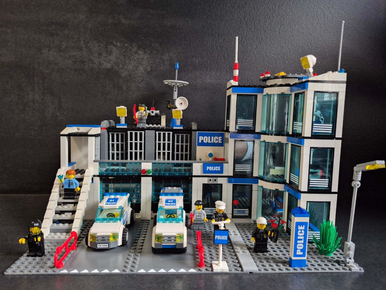 Lego politiebureau 7498, compleet, Kinderen en Baby's, Lego, Ophalen of Verzenden, Complete set, Inclusief instructies