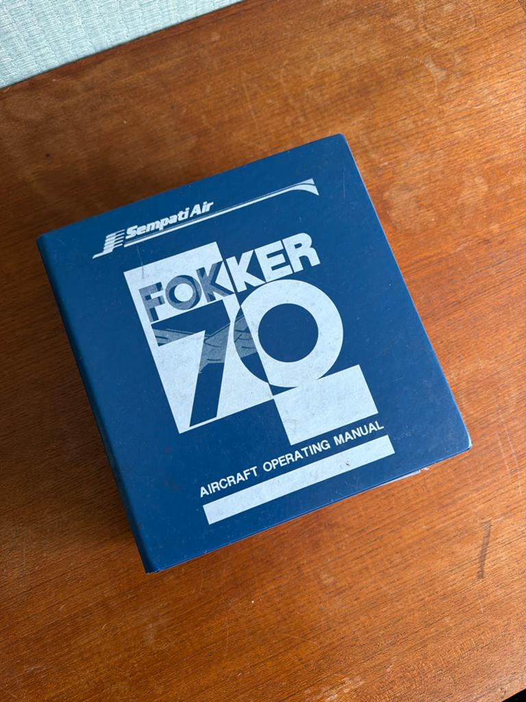 Fokker 70 AOM Sempati Air 1995 - Collectors Item, Ophalen of Verzenden, Gelezen, Overige onderwerpen