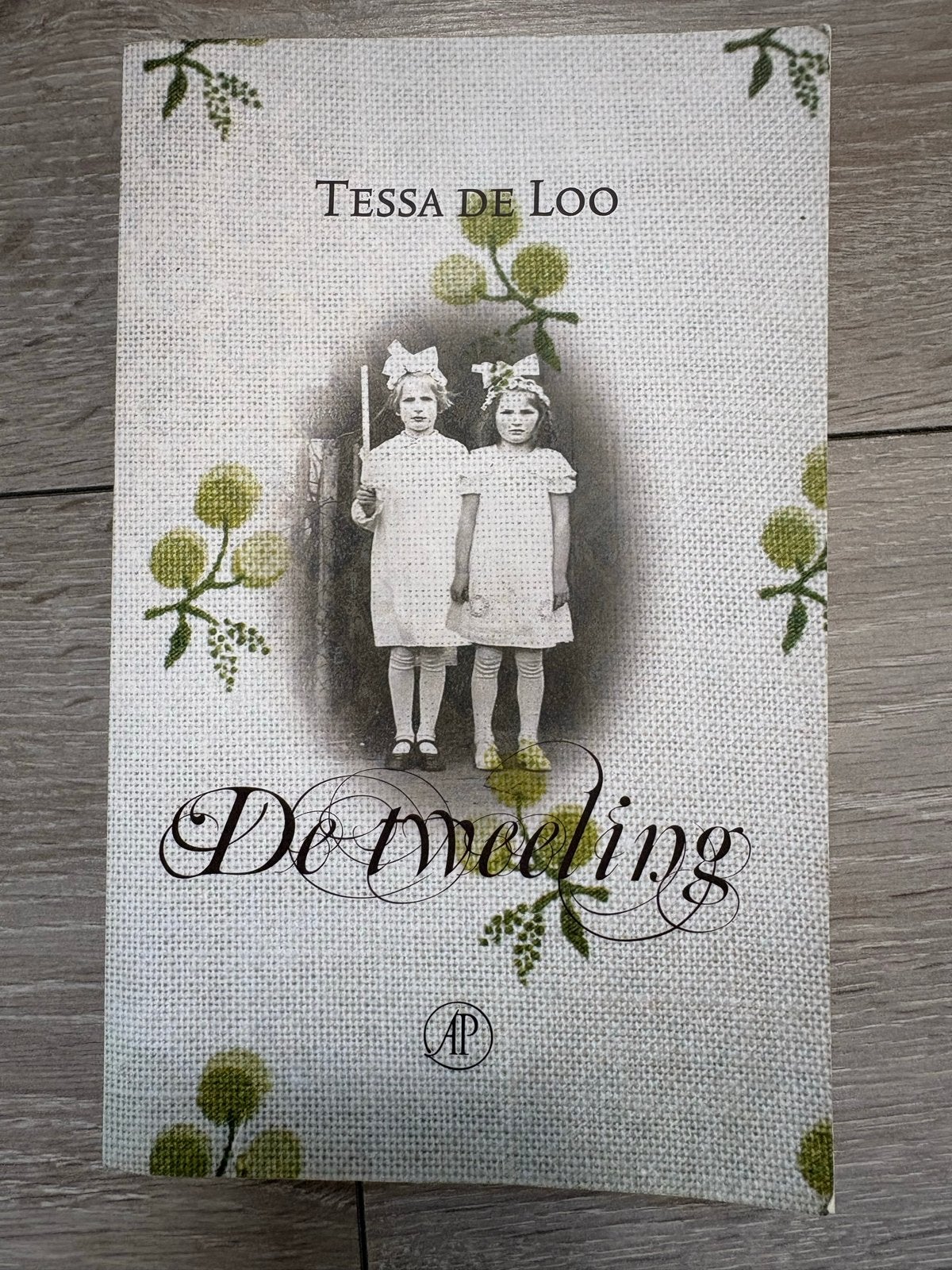 De Tweeling - Tessa de Loo (Paperback), Ophalen of Verzenden, Zo goed als nieuw, Nederland
