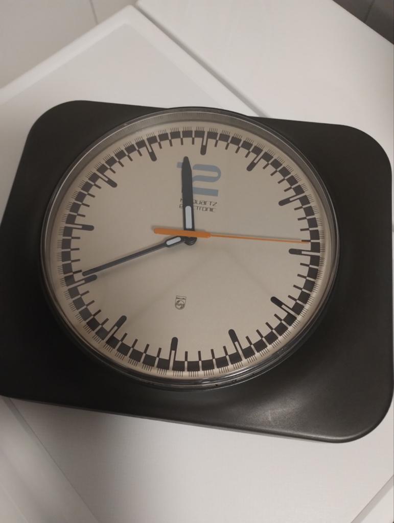 Vintage jaren zeventig Philips HF quartz wandklok, Ophalen of Verzenden