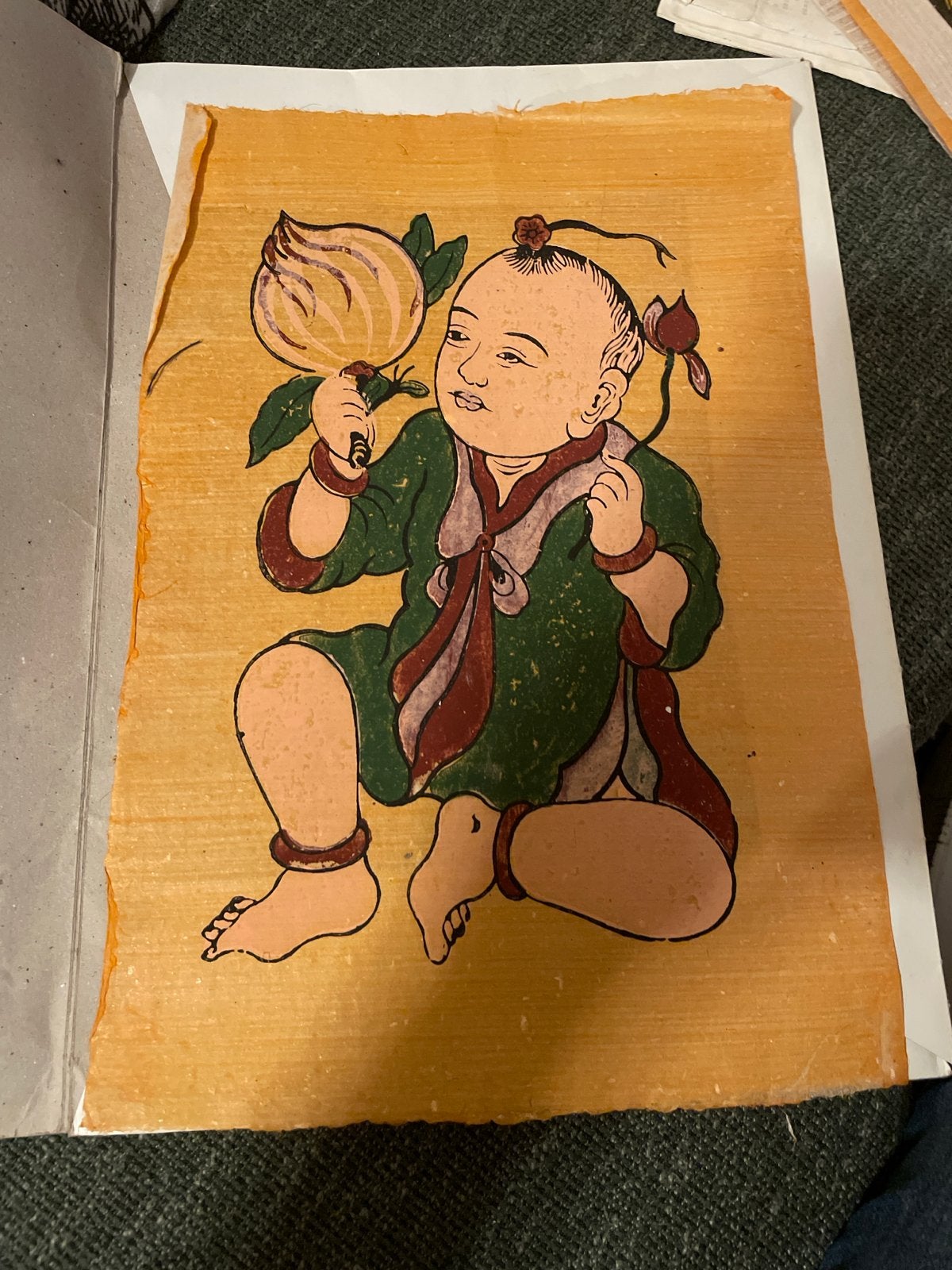 Oud Chinees schilderij van een kind met perzik, Schilderij, Ophalen of Verzenden, Papier/karton, China