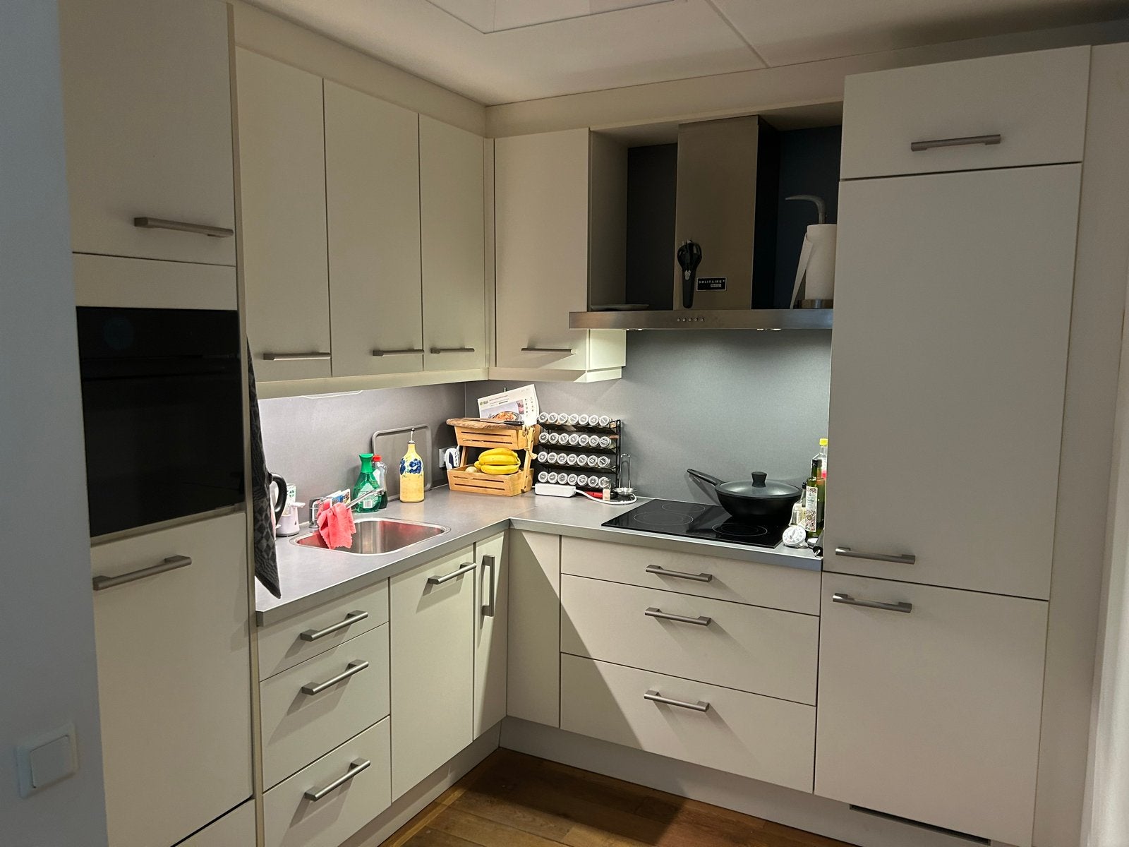 Goede hoekkeuken met apparatuur (excl. oven), Ophalen, Wit, Hoekkeuken, Zo goed als nieuw
