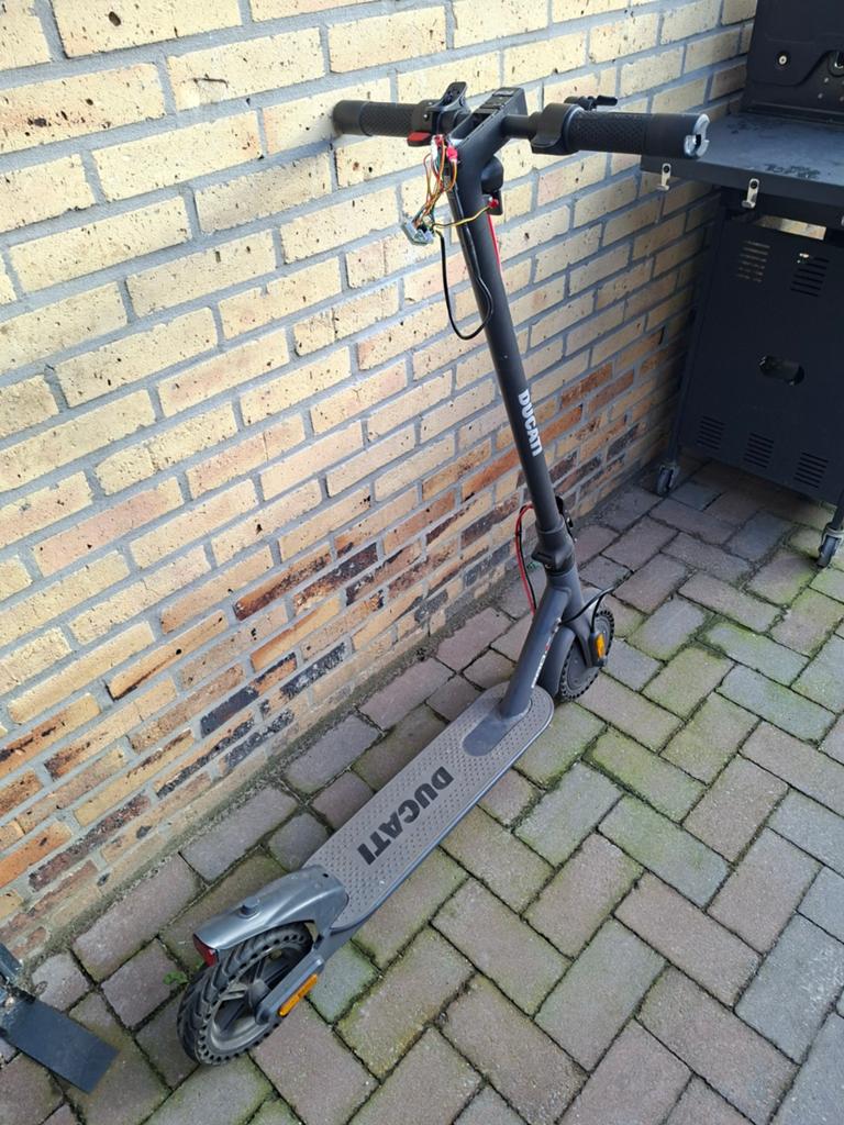Ducati elektrische step - defect (onderdelen/reparatie), Ophalen, Gebruikt, Elektrische step (E-scooter)