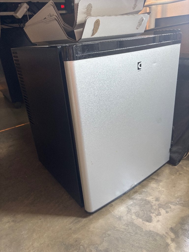 koelkast klein formaat, Witgoed en Apparatuur, Ophalen, Minder dan 85 cm, Minder dan 75 liter, 45 tot 60 cm
